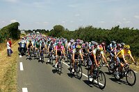 2. Etappe Challans - Les Essarts
Peloton an der Atlantikk�ste

[� by J�rgen Burkhardt, B�renhofstra�e 25, 70771 Leinfelden-Echterdingen. Telefon 0711/791424, Fax 0711/791437.Postbank Stuttgart(BLZ 600 100 70) Konto 234130-708) www.radsportfoto.de. Bitte zwei Belegexemplare zusenden. Nutzung ist honorarpflichtig gemaess MFM zzgl. 16% MWSt. Drittrechte sind nicht geklaert. NO MODEL RELEASE. Jede Weitergabe dieses Materials an Dritte ohne ausdrueckliche Genehmigung ist untersagt.]

