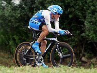 1. Etappe, Einzelzeitfahren Fromentine - Noirmoutier, 19 km
Lance Armstrong, Discovery Channel Team
[� by J�rgen Burkhardt, B�renhofstra�e 25, 70771 Leinfelden-Echterdingen. Telefon 0711/791424, Fax 0711/791437.Postbank Stuttgart(BLZ 600 100 70) Konto 234130-708) www.radsportfoto.de. Bitte zwei Belegexemplare zusenden. Nutzung ist honorarpflichtig gemaess MFM zzgl. 16% MWSt. Drittrechte sind nicht geklaert. NO MODEL RELEASE. Jede Weitergabe dieses Materials an Dritte ohne ausdrueckliche Genehmigung ist untersagt.]


