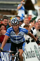 Etappe Grenoble - Courchevel
Lance Armstrong, Discovery Channel Team
[� by J�rgen Burkhardt, B�renhofstra�e 25, 70771 Leinfelden-Echterdingen. Telefon 0711/791424, Fax 0711/791437.Postbank Stuttgart(BLZ 600 100 70) Konto 234130-708) www.radsportfoto.de. Bitte zwei Belegexemplare zusenden. Nutzung ist honorarpflichtig gemaess MFM zzgl. 16% MWSt. Drittrechte sind nicht geklaert. NO MODEL RELEASE. Jede Weitergabe dieses Materials an Dritte ohne ausdrueckliche Genehmigung ist untersagt.]

