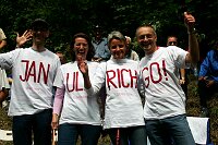 8. Etappe Pforzheim - Gerardmer
Ullrich-Fans am Dobel
[� by J�rgen Burkhardt, B�renhofstra�e 25, 70771 Leinfelden-Echterdingen. Telefon 0711/791424, Fax 0711/791437.Postbank Stuttgart(BLZ 600 100 70) Konto 234130-708) www.radsportfoto.de. Bitte zwei Belegexemplare zusenden. Nutzung ist honorarpflichtig gemaess MFM zzgl. 16% MWSt. Drittrechte sind nicht geklaert. NO MODEL RELEASE. Jede Weitergabe dieses Materials an Dritte ohne ausdrueckliche Genehmigung ist untersagt.]

