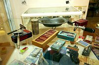 Ausstellung &quotFaszination Bart"
Erffnung am 19. Mrz 2004 im Leinfelder Haus in Leinfelden durch Oberbrgermeister Roland Klenk und Jrgen Burkhardt, Prsident und &quotAusstellungsmacher" von Bart & Kultur Club &quotBelle Moustache" e.V